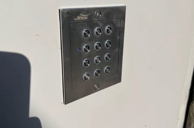 התקנת קודן כניסה