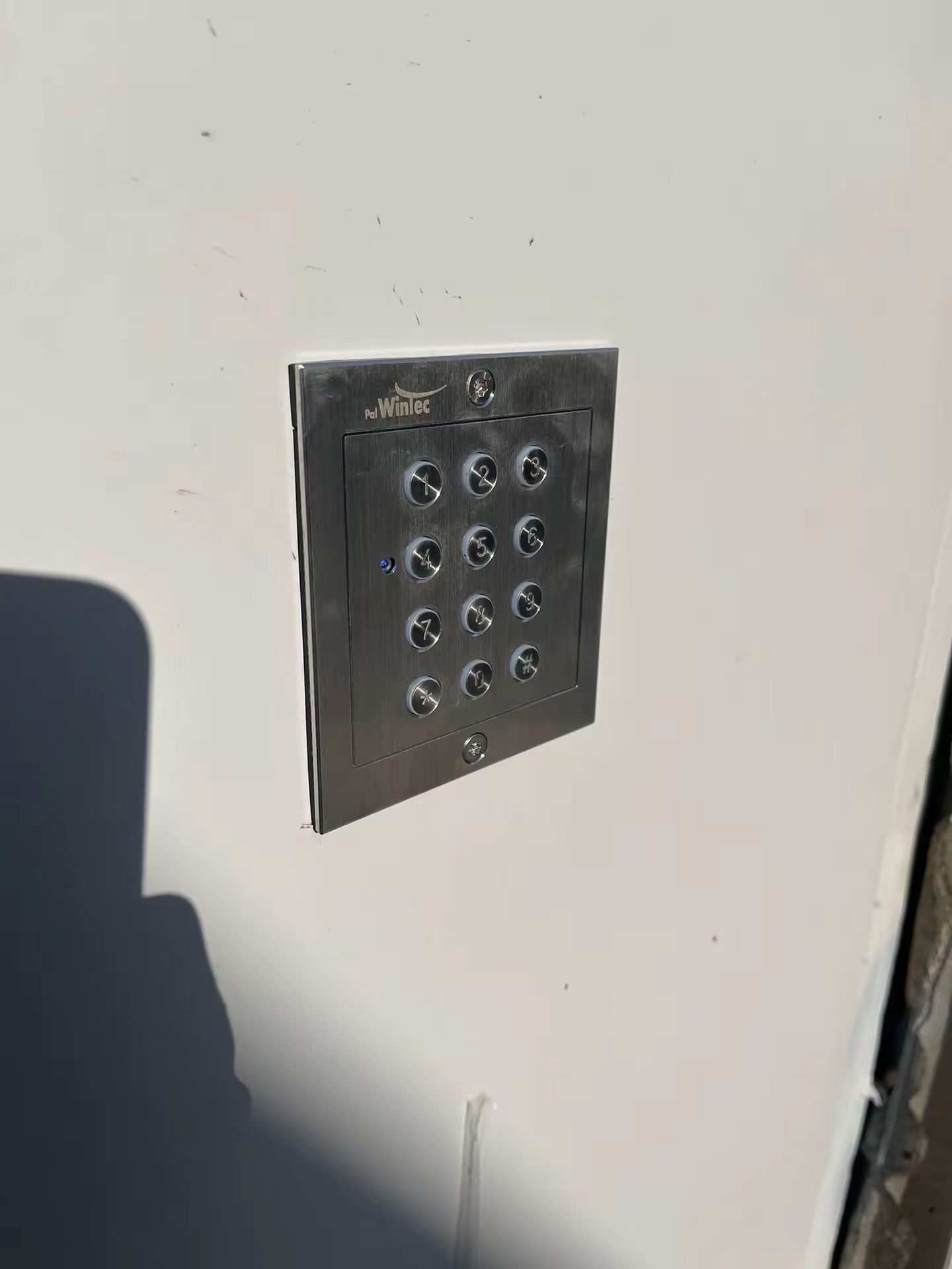 התקנת קודן כניסה